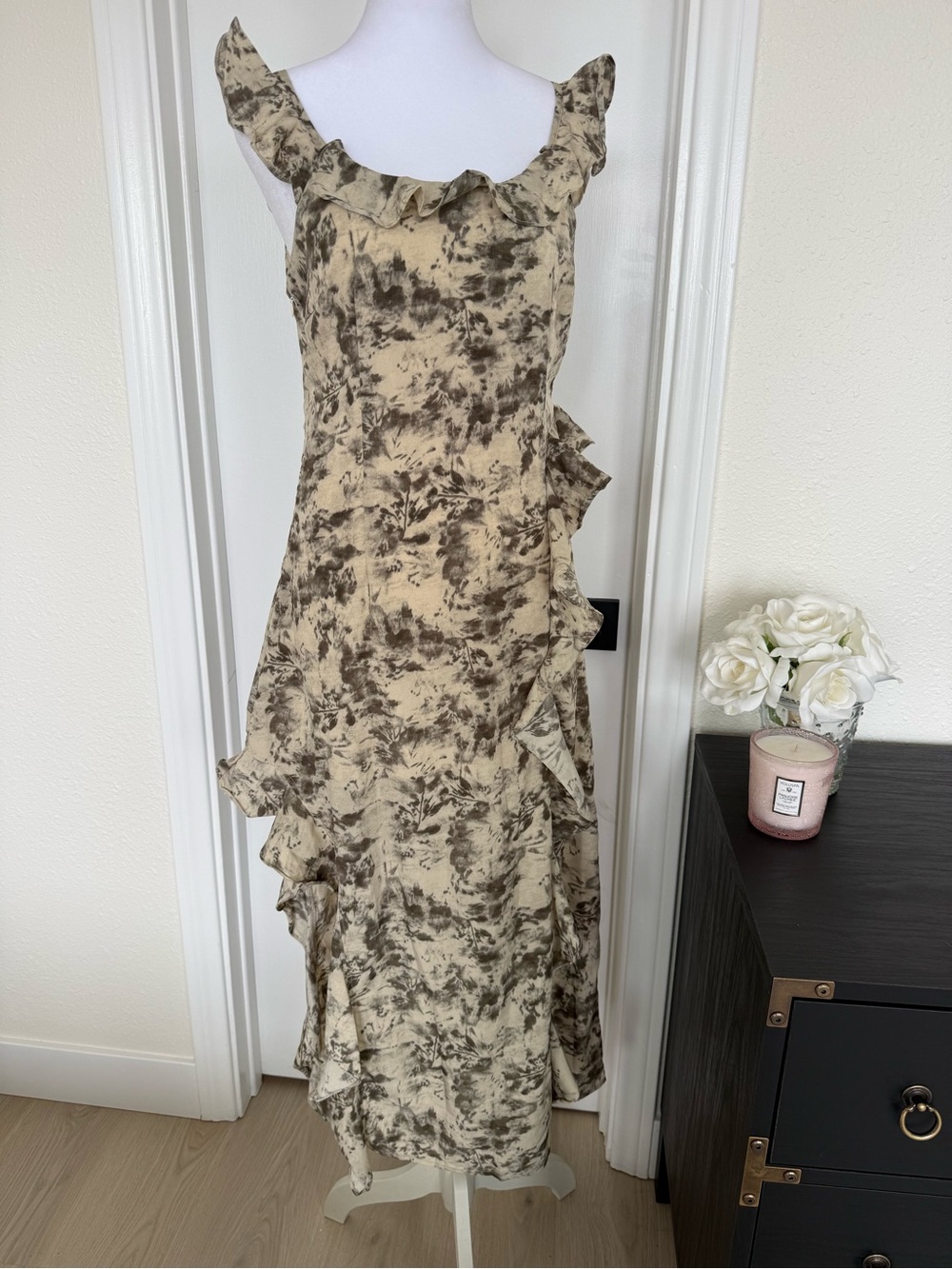 Neutral Abstract Ruffle Maxi Dress - Beige/Gray Sample - Picture 5 of 5
